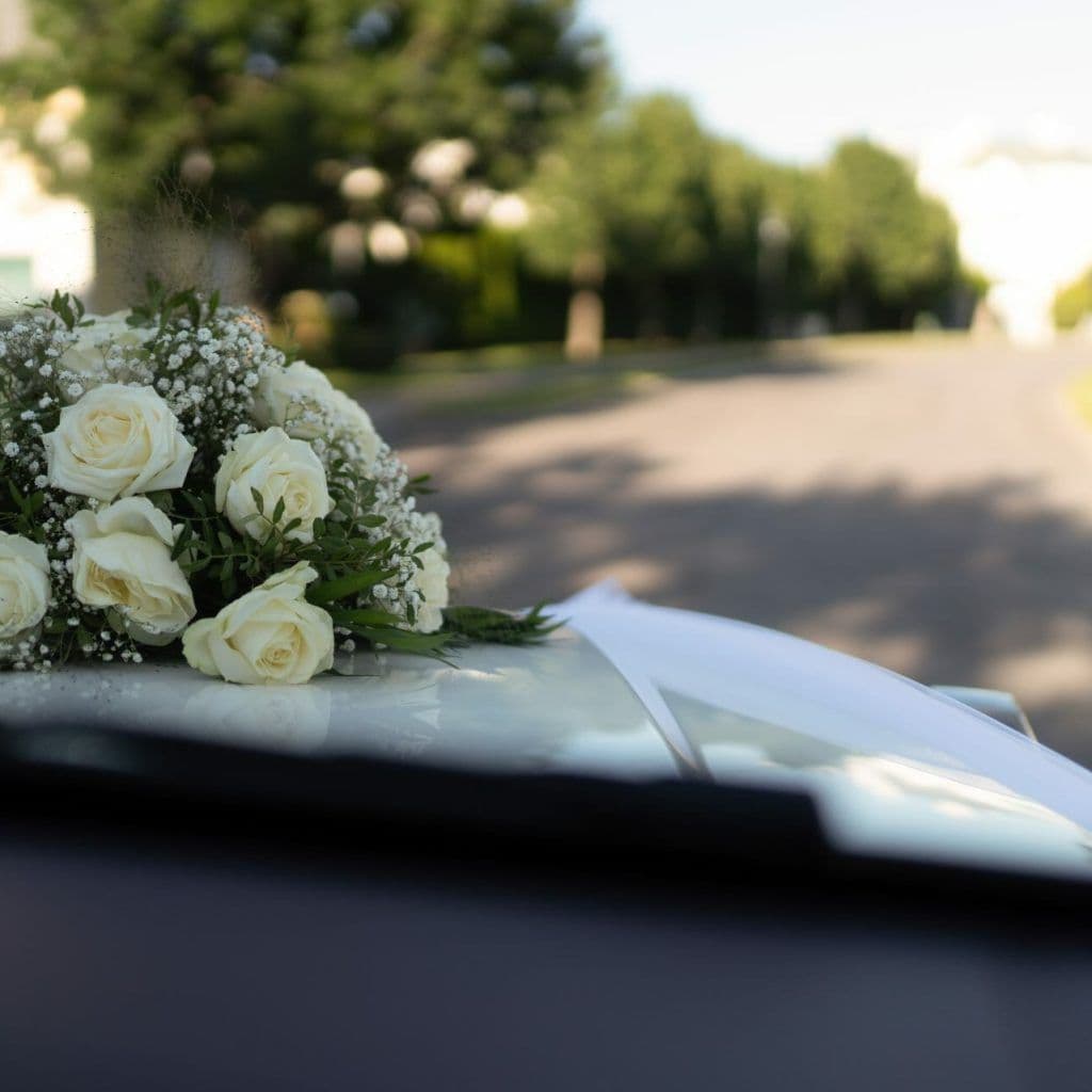  A flawless wedding arrival — the bride stepping out of a luxury car, assisted by a professional chauffeur in London.