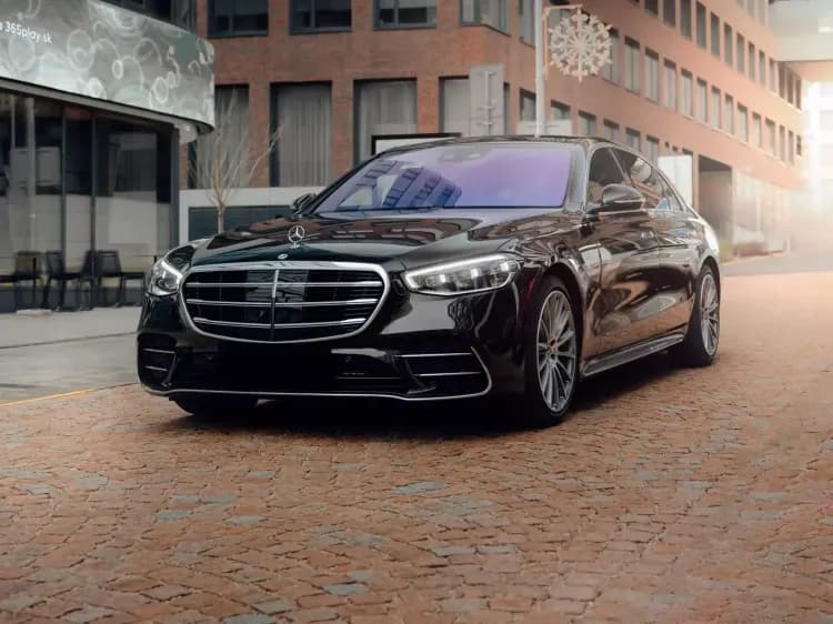 Why i London VIP Chauffeur Services Outshine Traditional Taxis