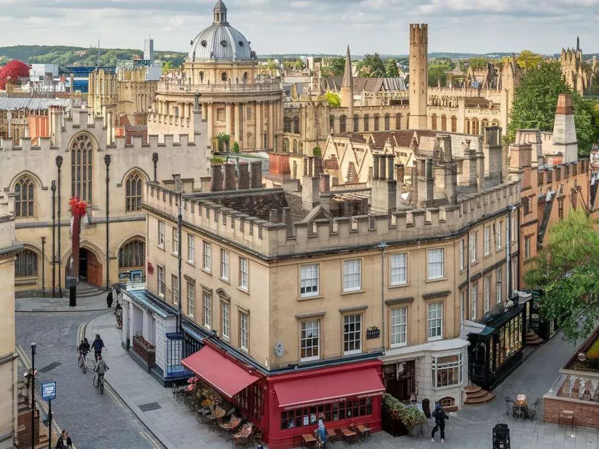 Executive chauffeur service in Oxford city centre near coffee shops and restaurants.